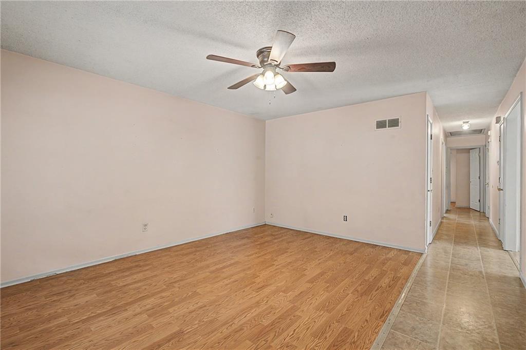 Photo 3 of 1526 N Pleasant Street