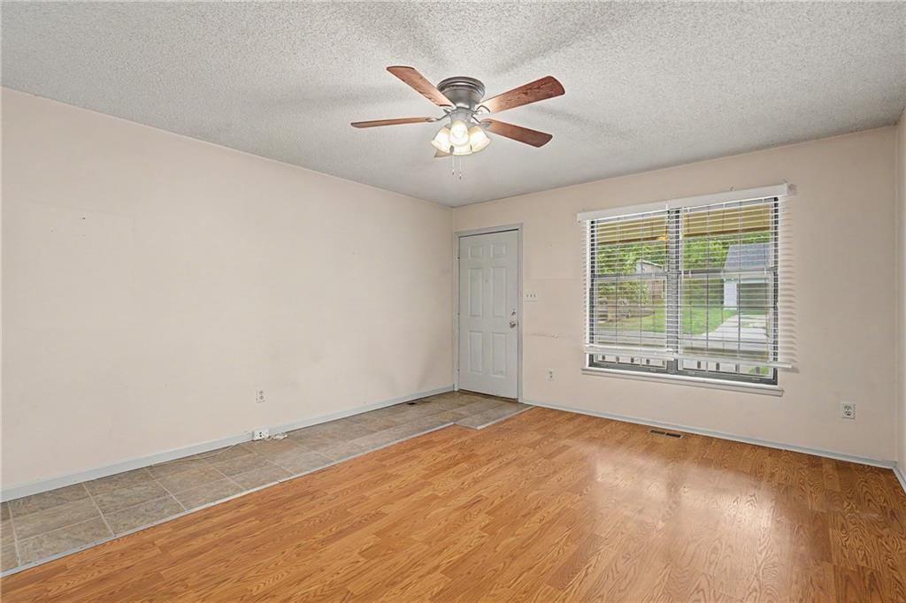 Photo 4 of 1526 N Pleasant Street