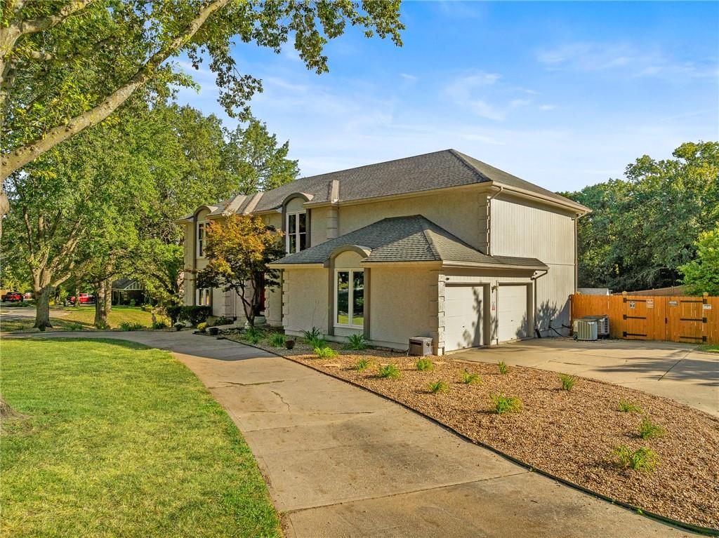 Photo 2 of 4104 SW Hickory Lane