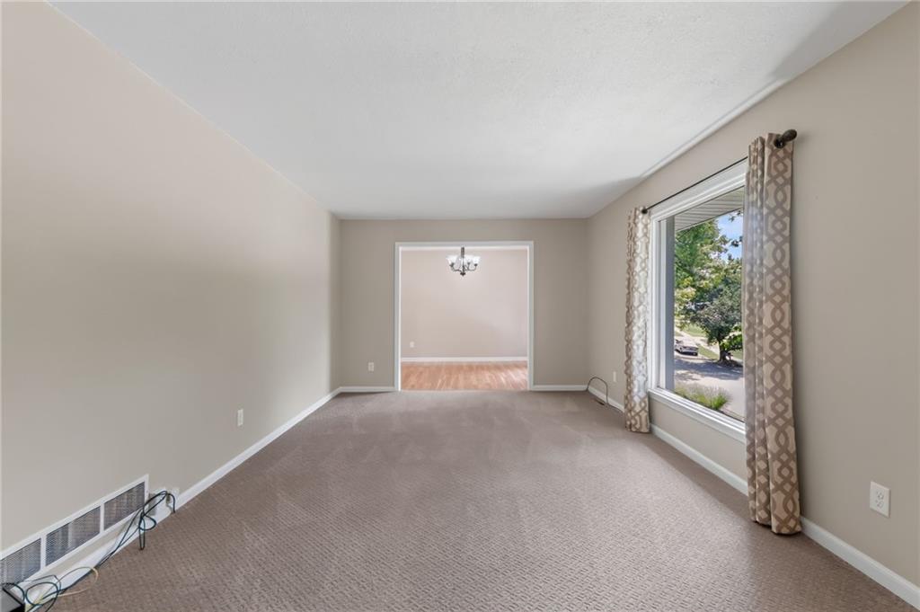 Photo 4 of 7401 N Strathbury Avenue