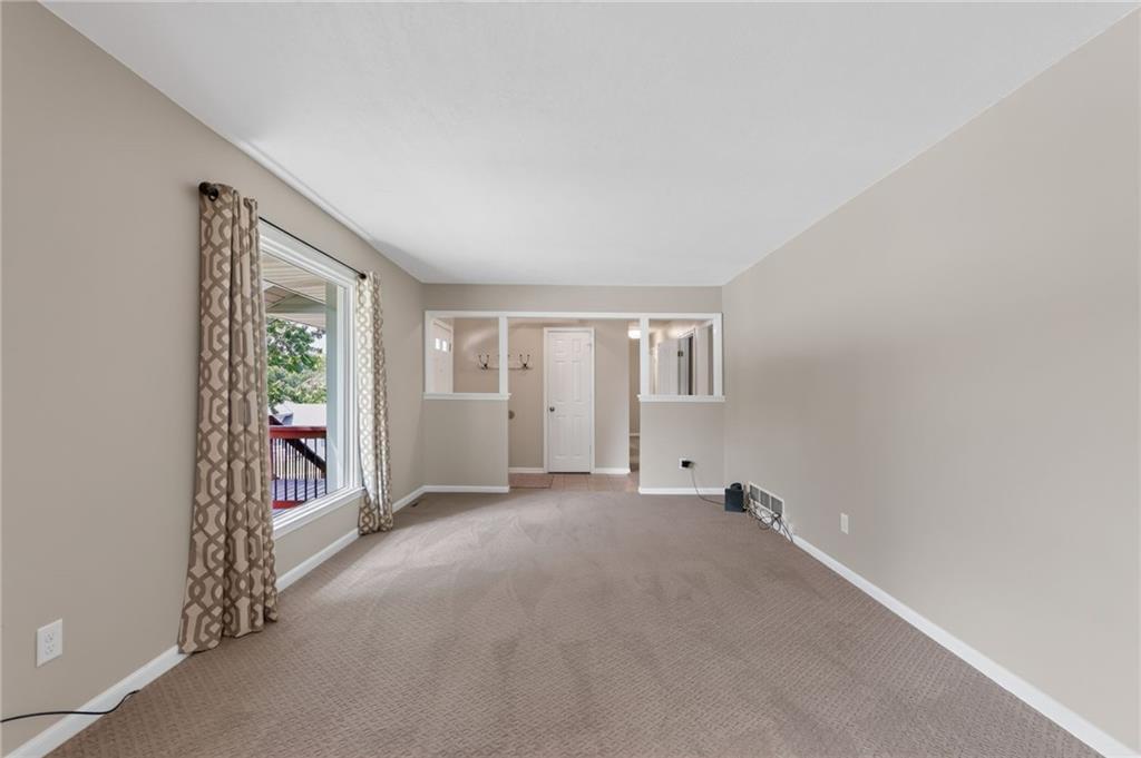 Photo 5 of 7401 N Strathbury Avenue