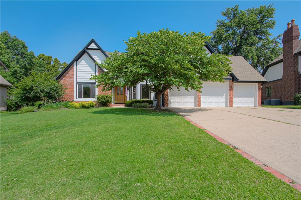 Photo of 2452 NW Valley View Drive