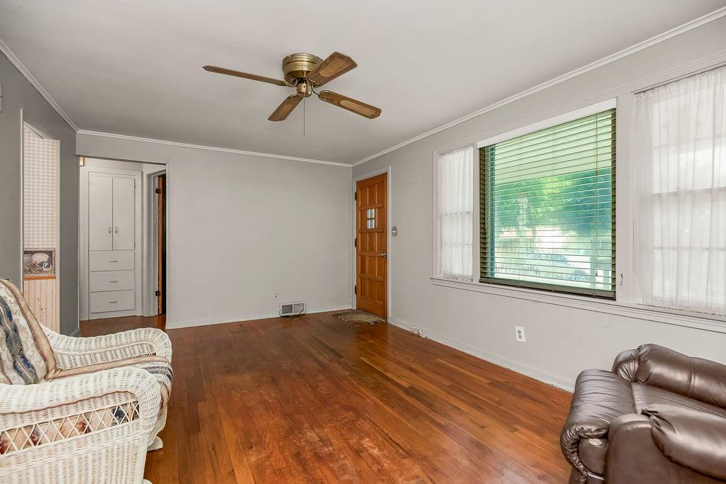 Photo 4 of 11421 W 69th Street