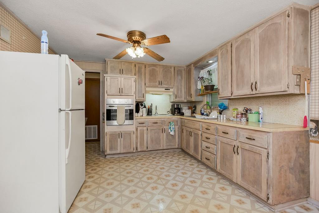 Photo 7 of 11421 W 69th Street