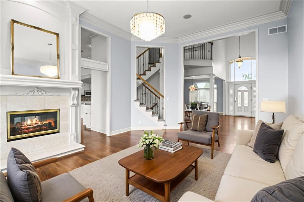 Photo 6 of 713 NE DICK HOWSER Court