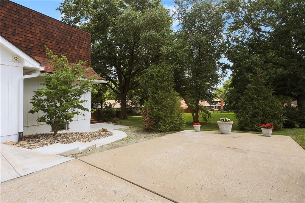 Photo 4 of 4507 S Fremont Road