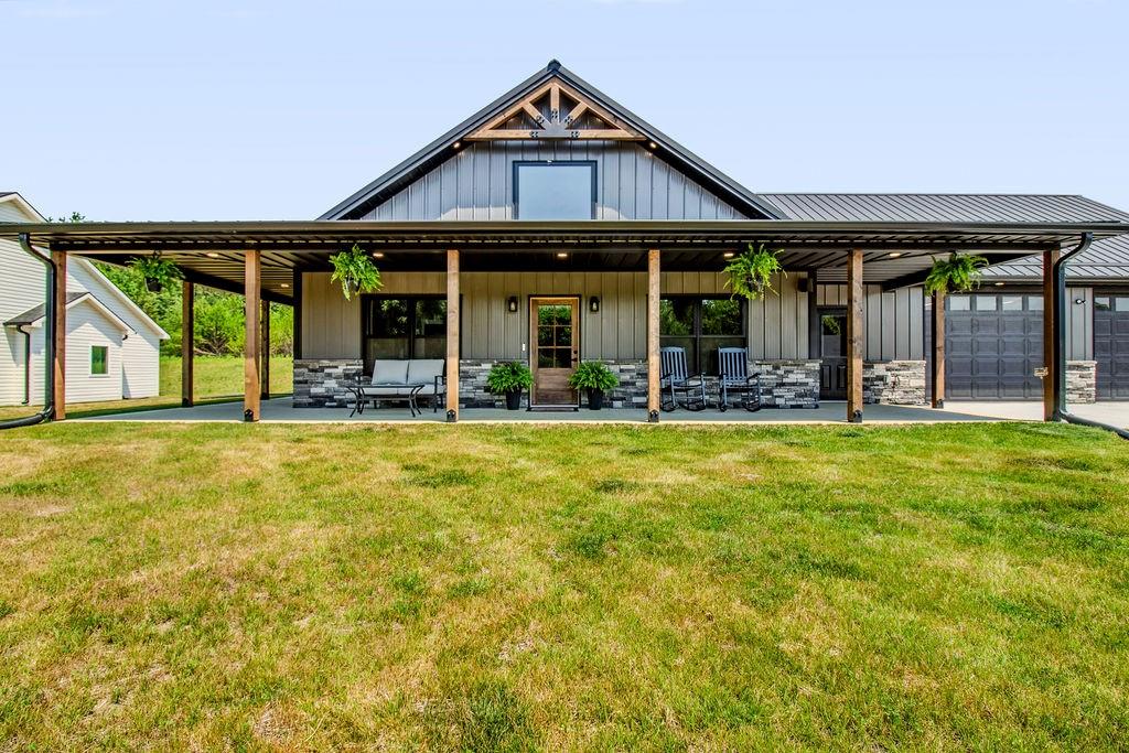 Photo of 327 NE 21st Road