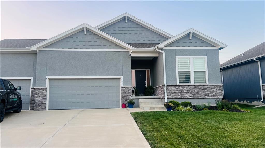Photo of 1122 SW Cheshire Drive in Lee's Summit, MO