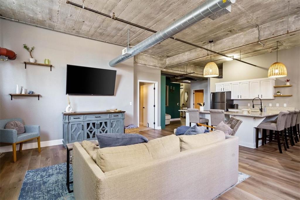Photo 2 of 321 W 7th Street #103