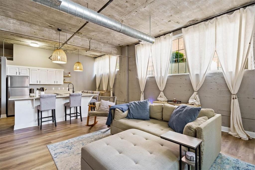 Photo 3 of 321 W 7th Street #103