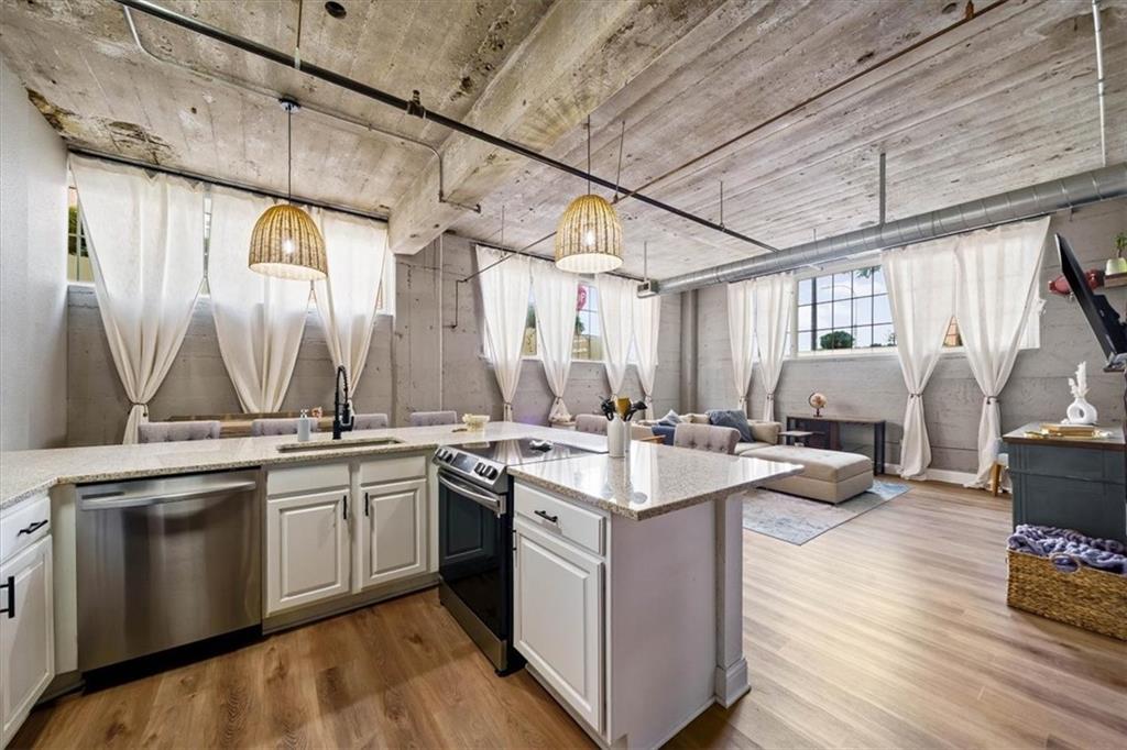 Photo 5 of 321 W 7th Street #103