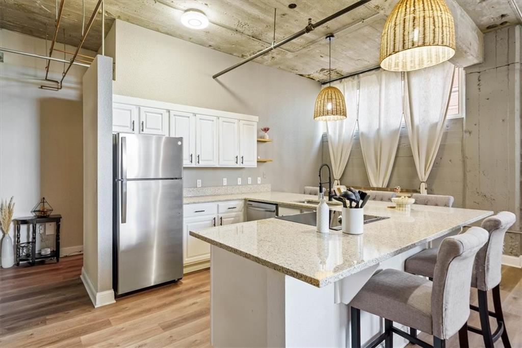 Photo 6 of 321 W 7th Street #103