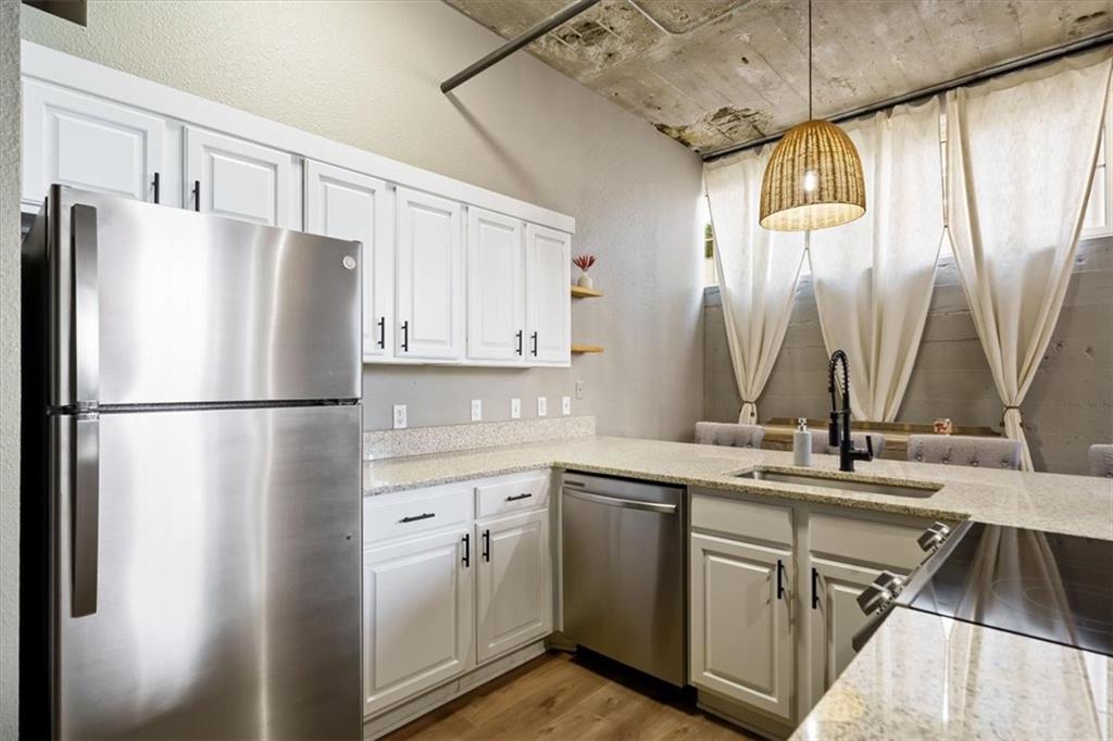 Photo 7 of 321 W 7th Street #103