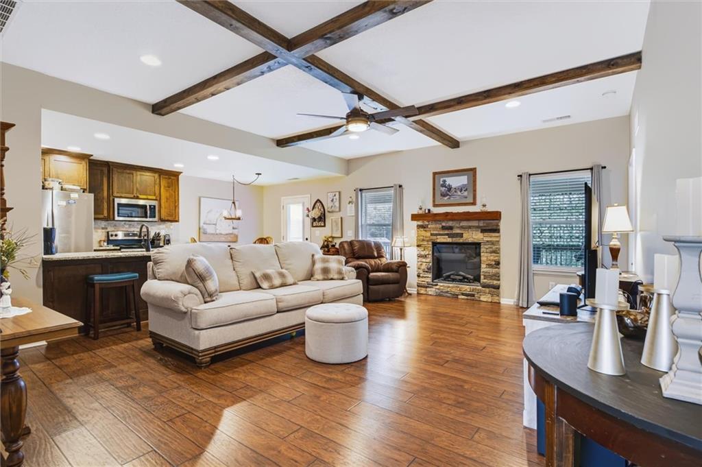 Photo 4 of 905 Ingleside Drive