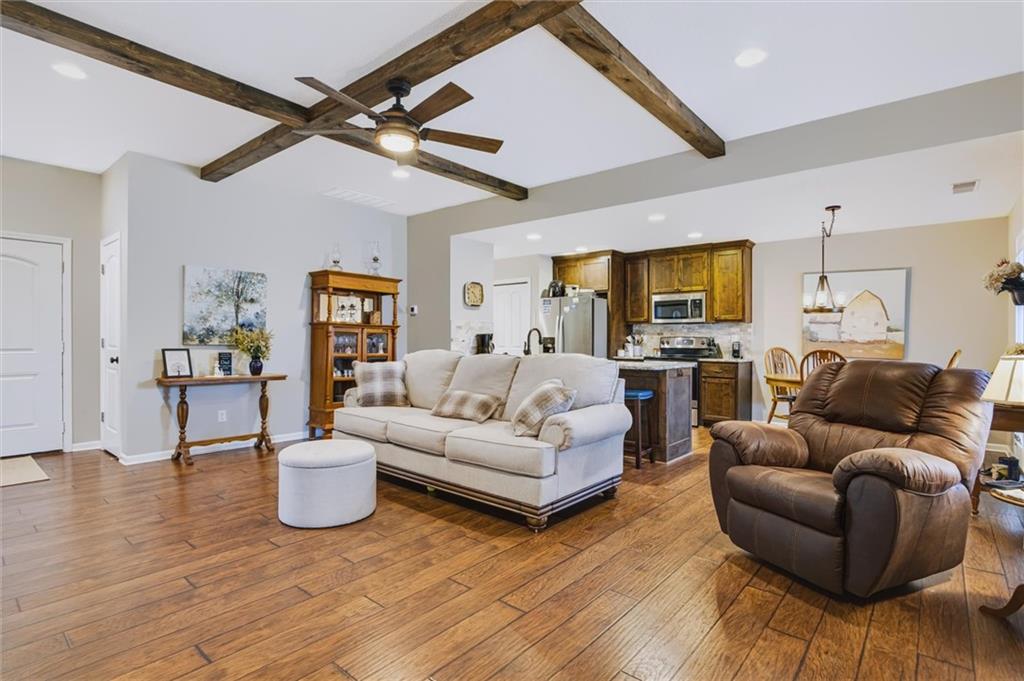 Photo 5 of 905 Ingleside Drive