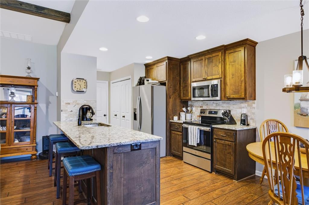 Photo 7 of 905 Ingleside Drive