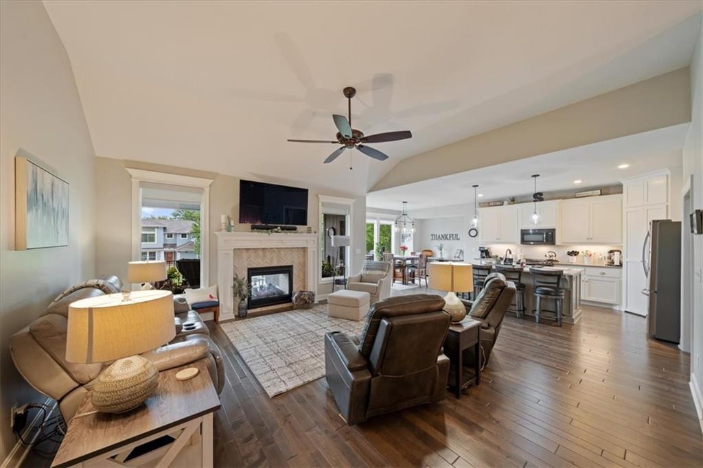 Photo 4 of 16366 S Laurelwood Street