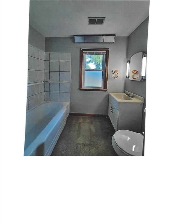 Photo 3 of 305 E Orchard Street