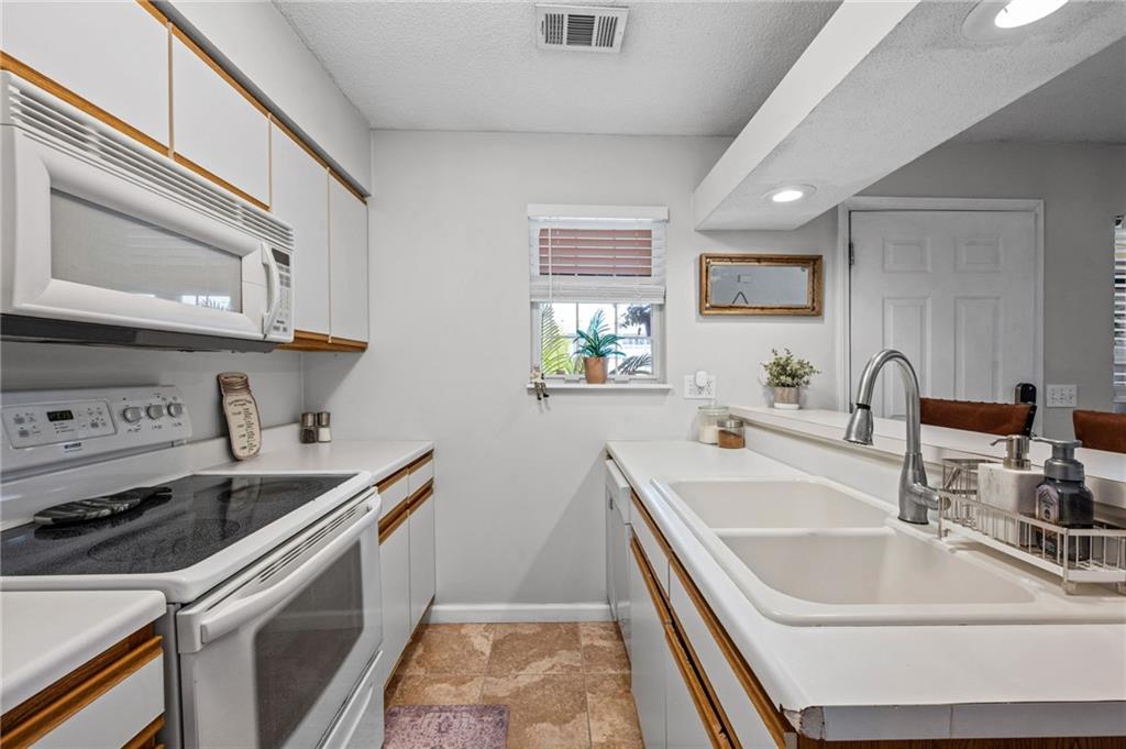 Photo 6 of 2317 NE 68th Street