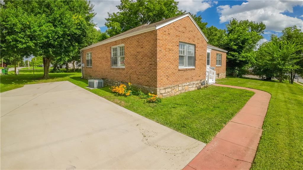 Photo 5 of 7021 Raytown Road