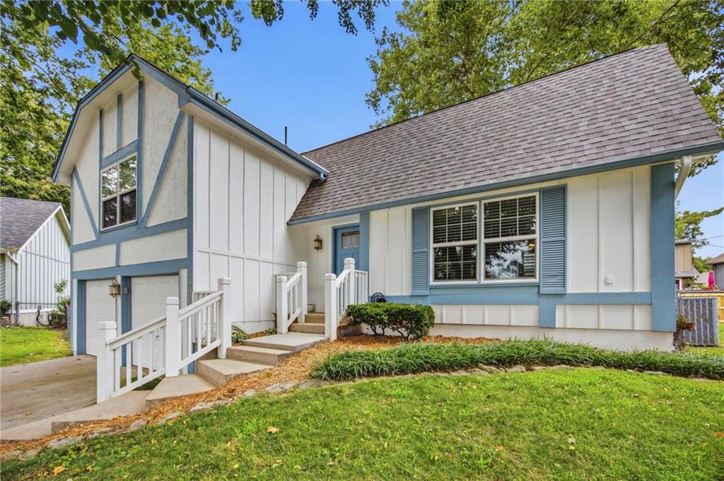 Photo 3 of 1300 S Apache Court