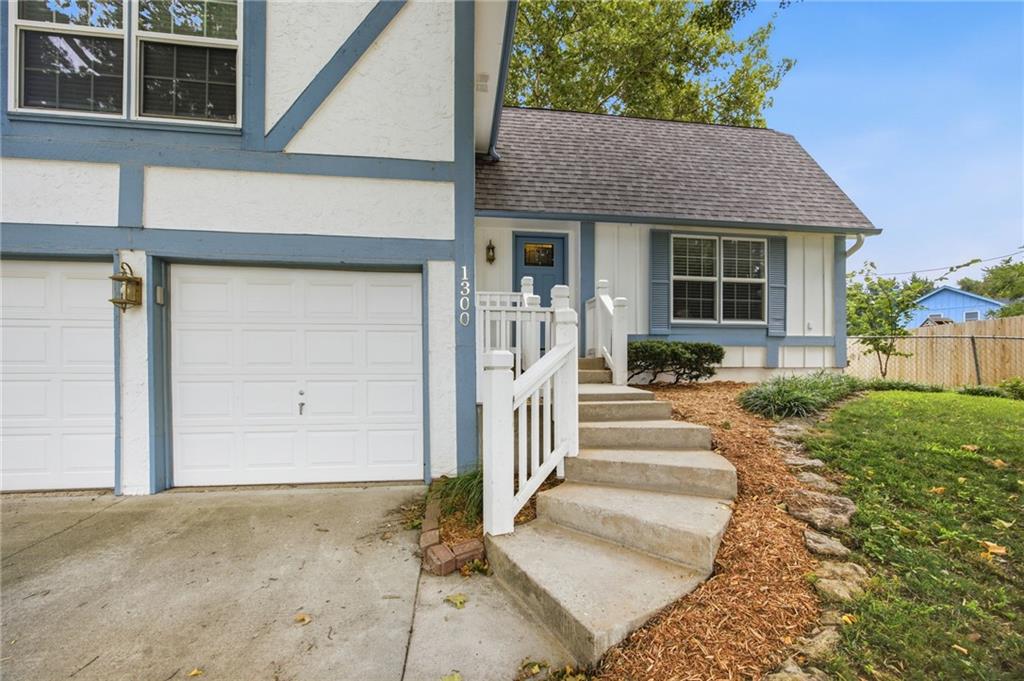Photo 4 of 1300 S Apache Court