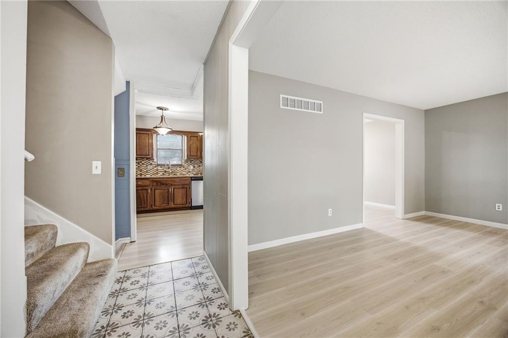 Photo 5 of 1300 S Apache Court