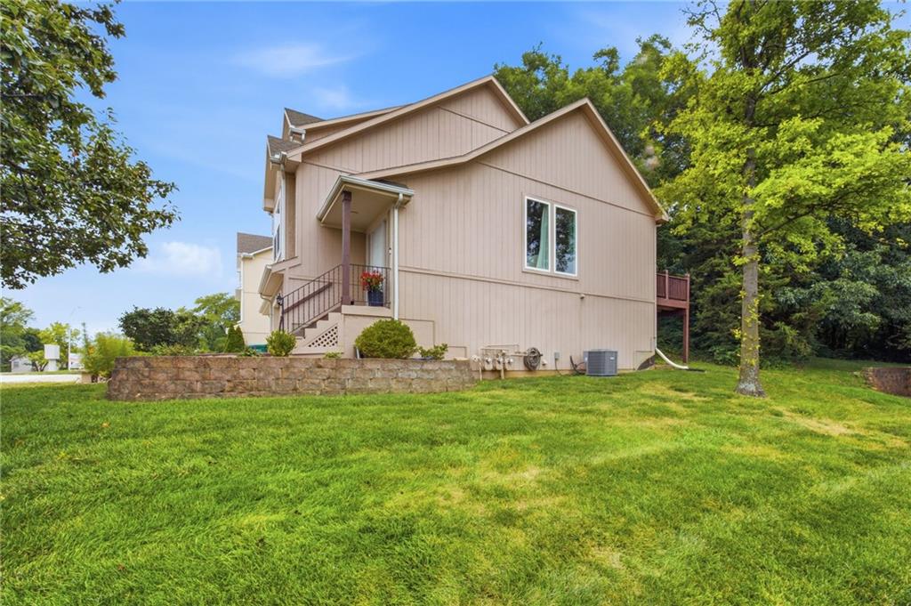 Photo 4 of 13744 Grove Avenue