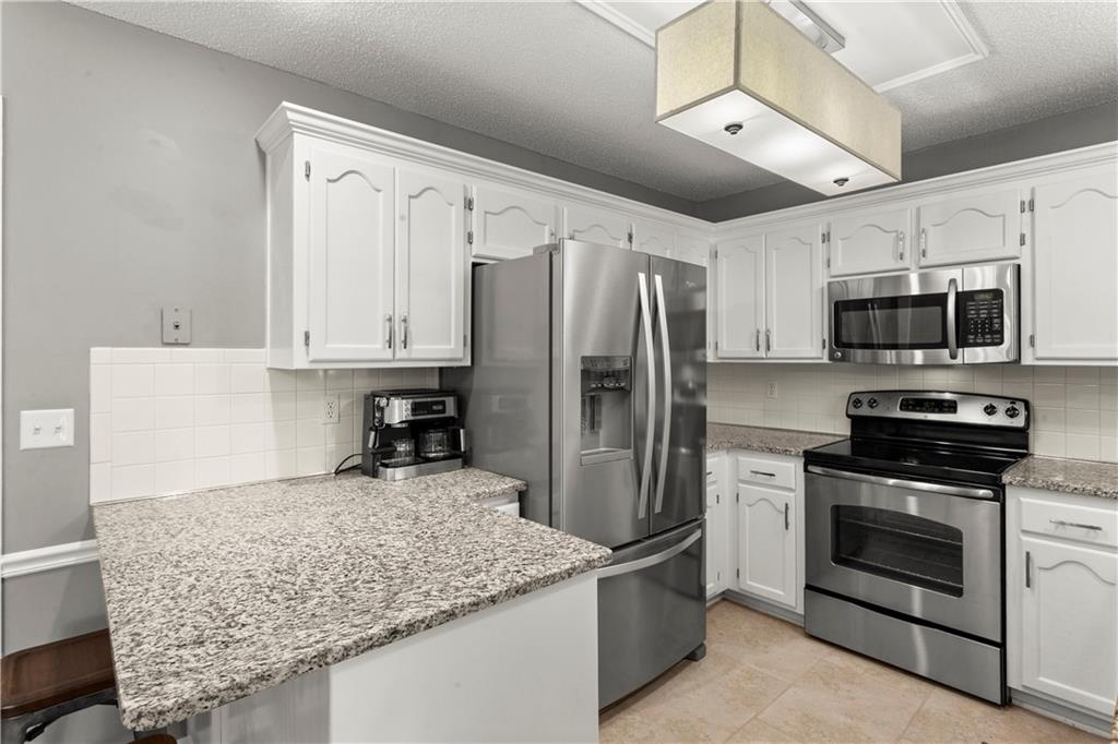 Photo 6 of 2417 NE Bridgeport Drive