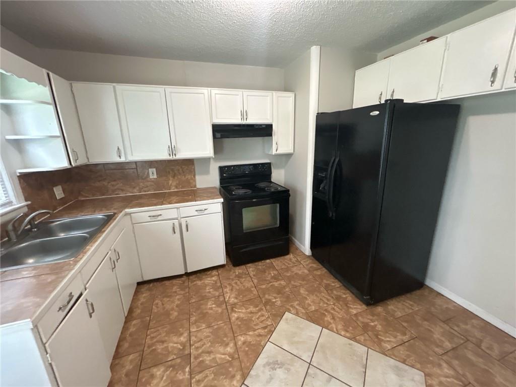 Photo 2 of 8855 E 59th Street