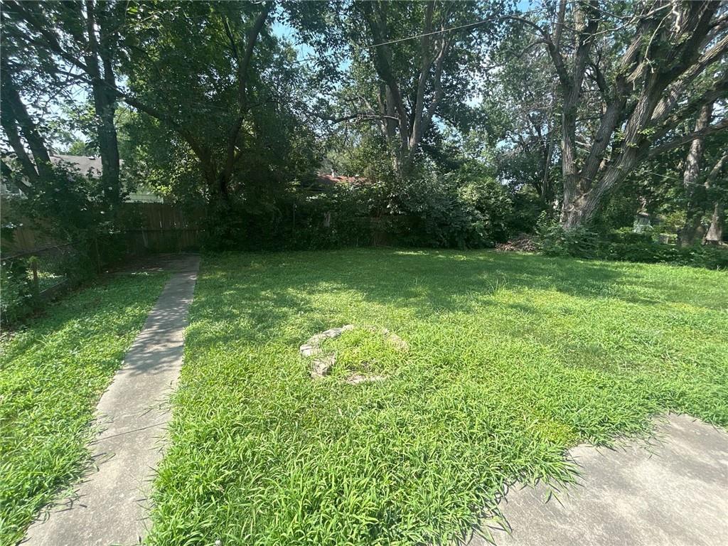 Photo 5 of 8855 E 59th Street