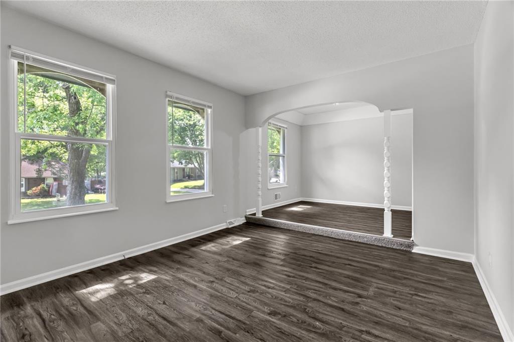 Photo 4 of 2020 SW Morningside Drive