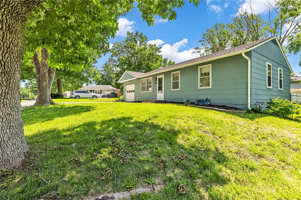 Photo 3 of 5015 NE 44th Street