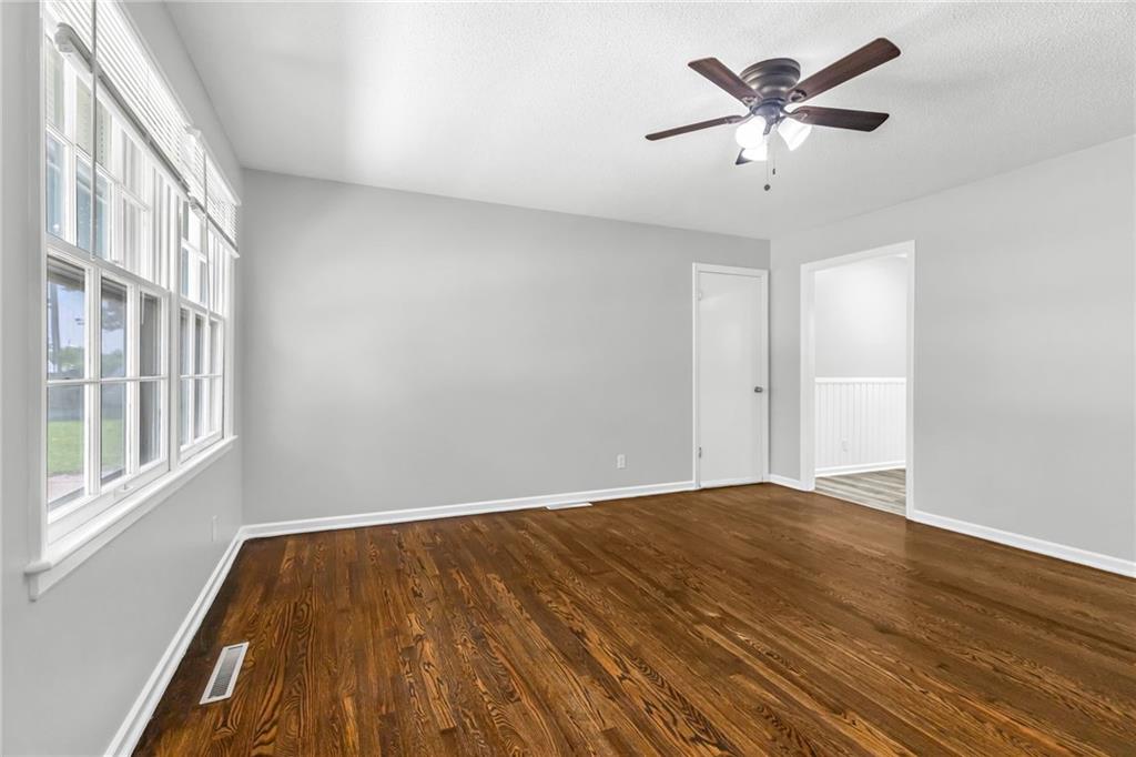 Photo 4 of 5015 NE 44th Street