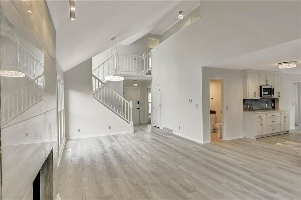 Photo 6 of 15105 Dearborn Street