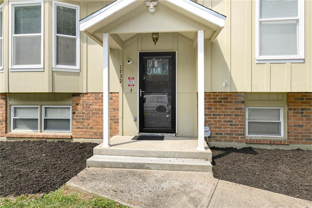 Photo 2 of 1732 SE Silkwood Court