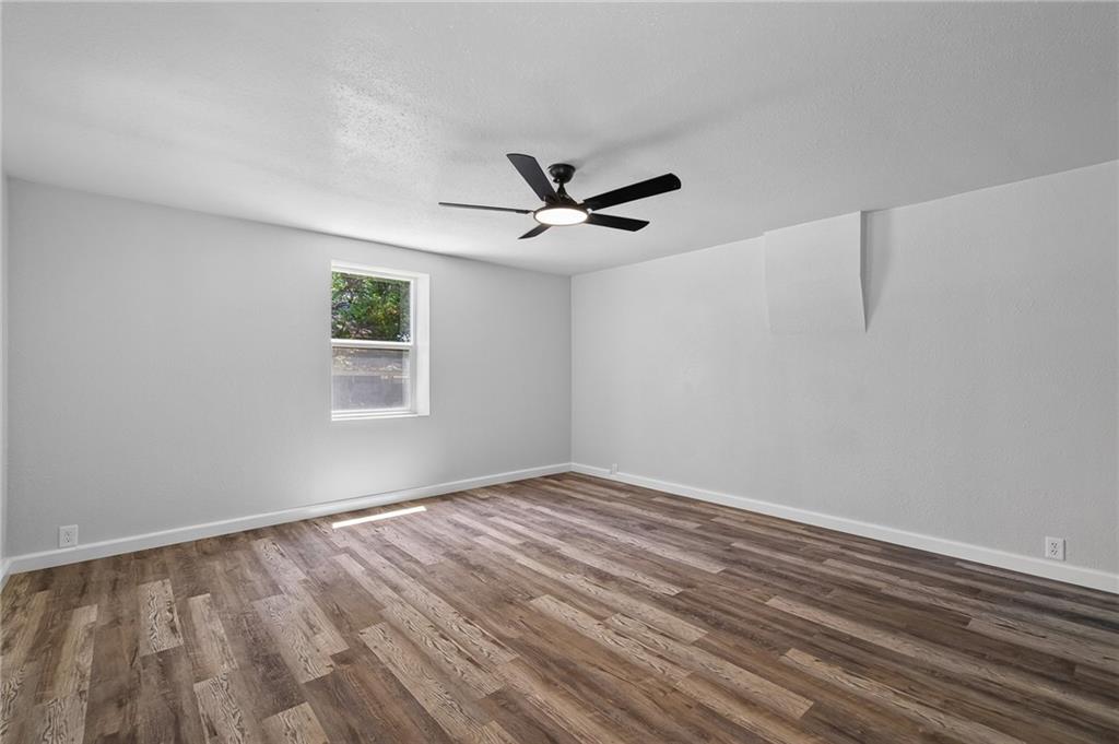 Photo 4 of 207 W 3rd Street