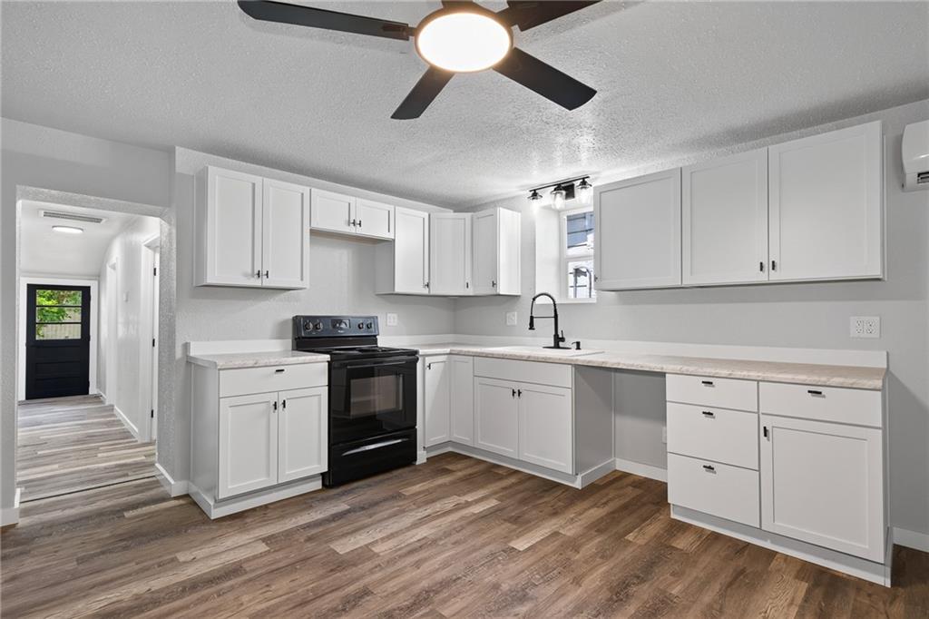 Photo 6 of 207 W 3rd Street