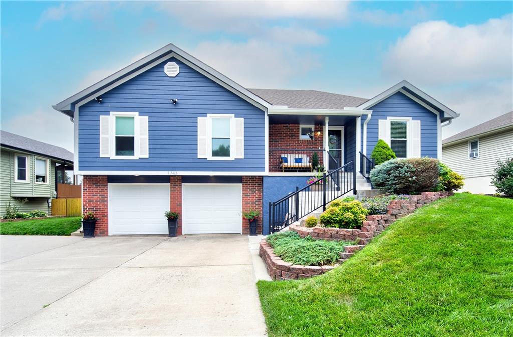 Photo 2 of 1743 Ridgeview Drive