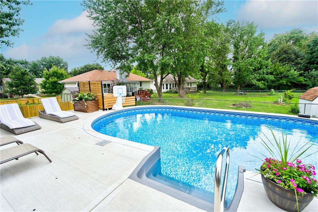 Photo 6 of 1743 Ridgeview Drive