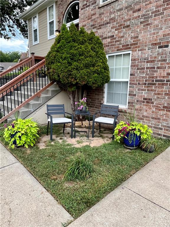 Photo 4 of 10916 N OXFORD Avenue
