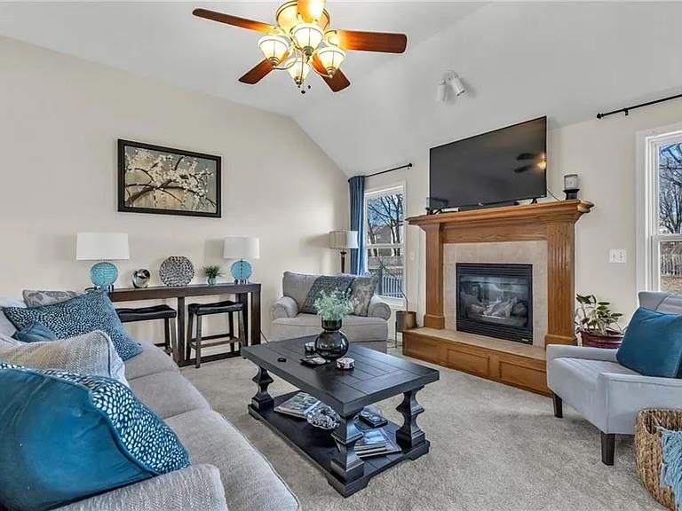 Photo 6 of 10916 N OXFORD Avenue