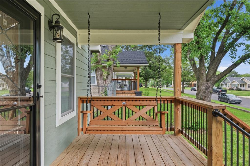 Photo 5 of 1118 Pacific Avenue