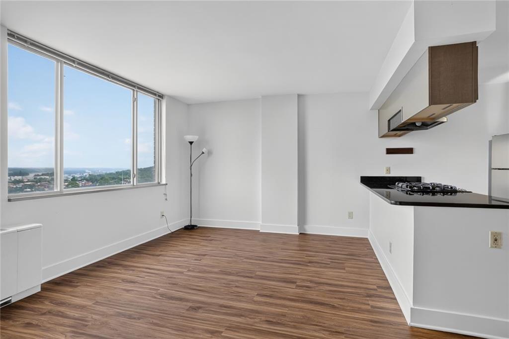 Photo 3 of 600 E 8th Street #8H