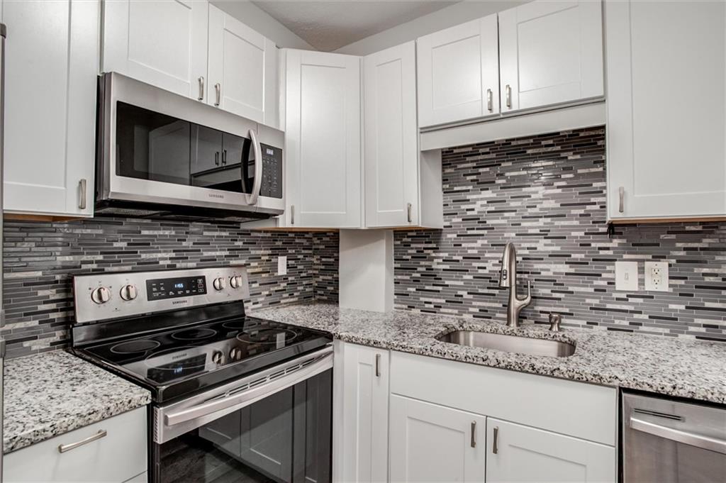 Photo 2 of 4552 N Locust Street