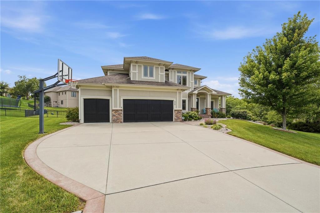 Photo of 324 NW Thoreau Circle