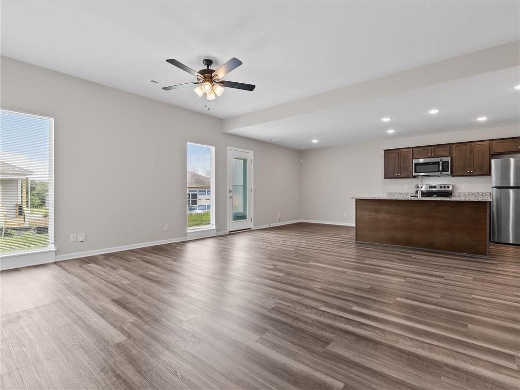 Photo 7 of 2104 Crestview Place