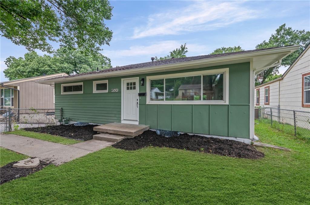 Photo 2 of 4504 Wood Avenue