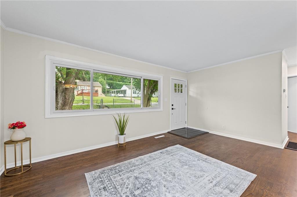 Photo 7 of 4504 Wood Avenue