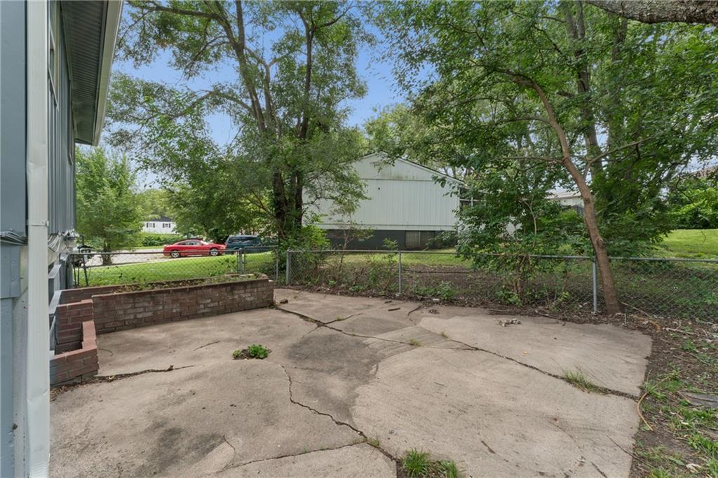 Photo 4 of 9505 Spring Valley Road